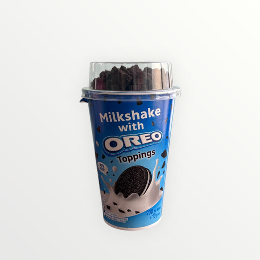 Milchshake with Oreo Toppings